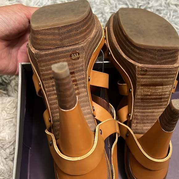 Sandals - Picture 7 of 7